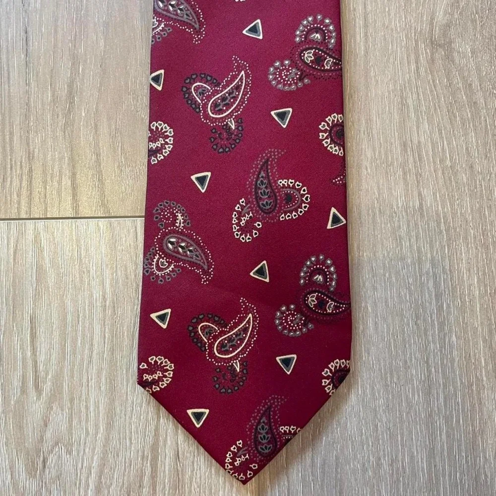 Vintage Banana Republic‎ tie Burgundy silk paisley
